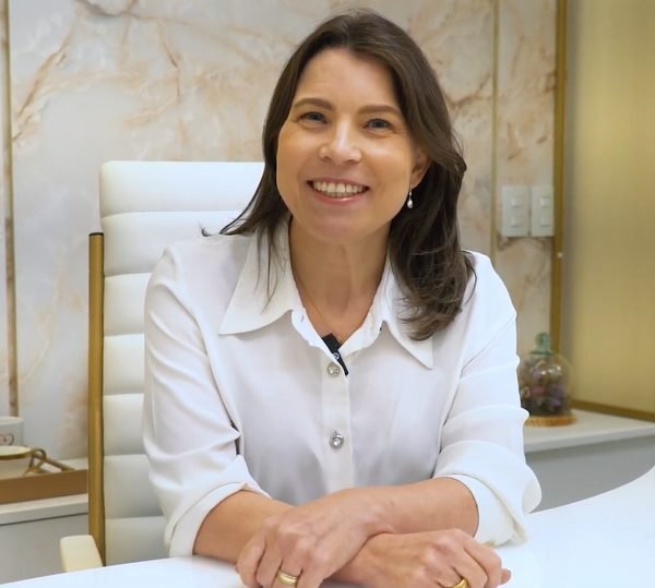 Dra. Thaís Freire Cardoso em entrevista de TV